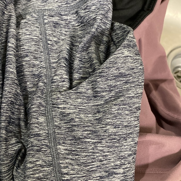 Women’s yoga pants bundle - Picture 7 of 10